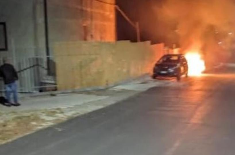 In fiamme 3 auto nel Foggiano, una è di un dipendente comunale