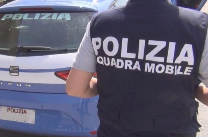 Bari, tenta di rapinare un Rolex e spara alla vittima: arrestato  