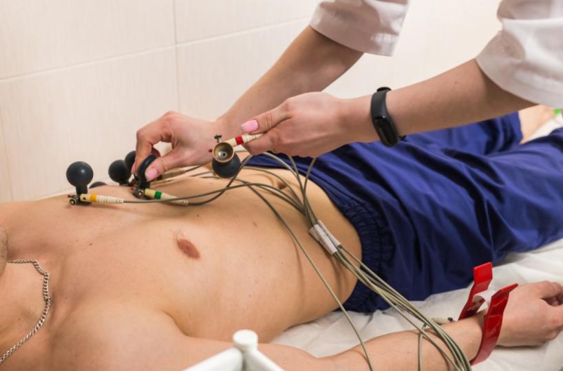 Elettrocardiogramma interpretato male in farmacia: amministratore di Alezio sarà risarcito