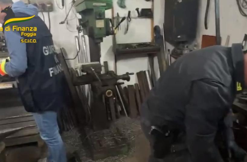 Droga, armi, ricettazione: operazione GdF a Foggia, 16 arresti