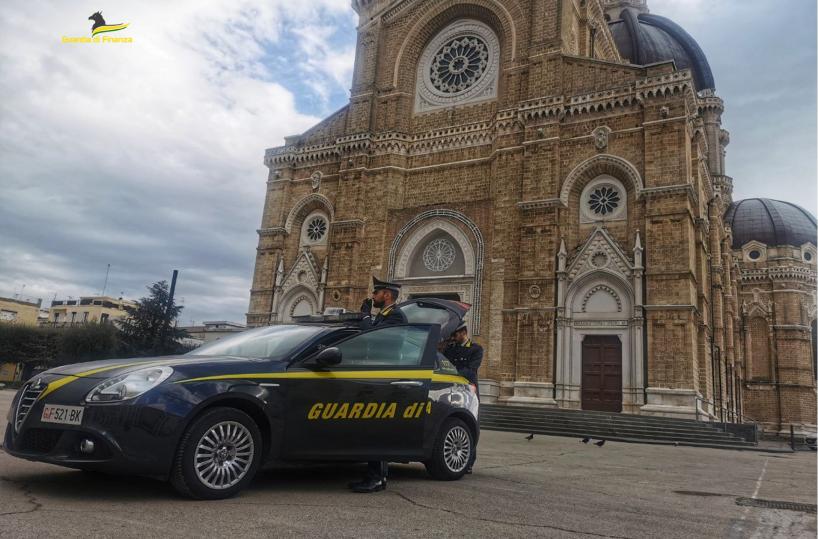 Cerignola, centro estetico e parrucchiere completamente abusivo scoperto dalla GdF