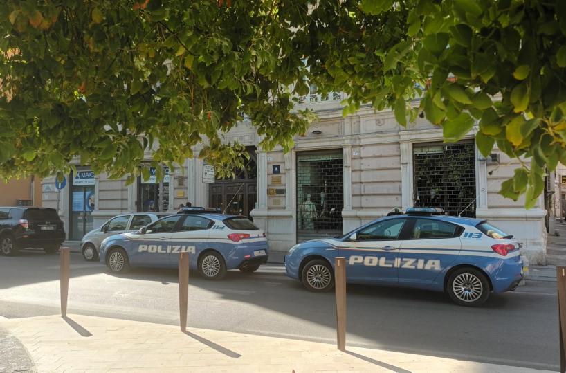 Ladri in azione al teatro Piccolo di Foggia: scappano con materiale audio-video