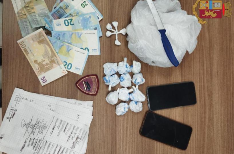 Andria, 60 dosi di cocaina in auto e in casa: 35enne arrestato