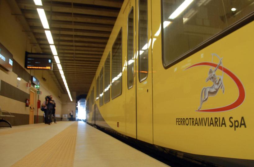 Bari, 30enne investito da un treno all'alba: grave in ospedale