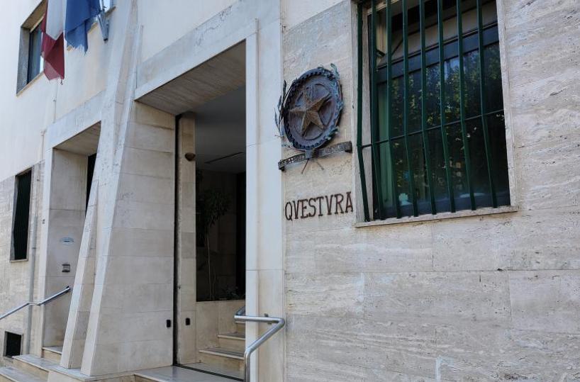 Matera, maltratta e perseguita i genitori per avere soldi: arrestato 35enne