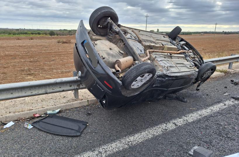 Tragedia sulla Maglie-Lecce: auto si ribalta, 22enne muore, ferita grave la fidanzata incinta di 8 mesi