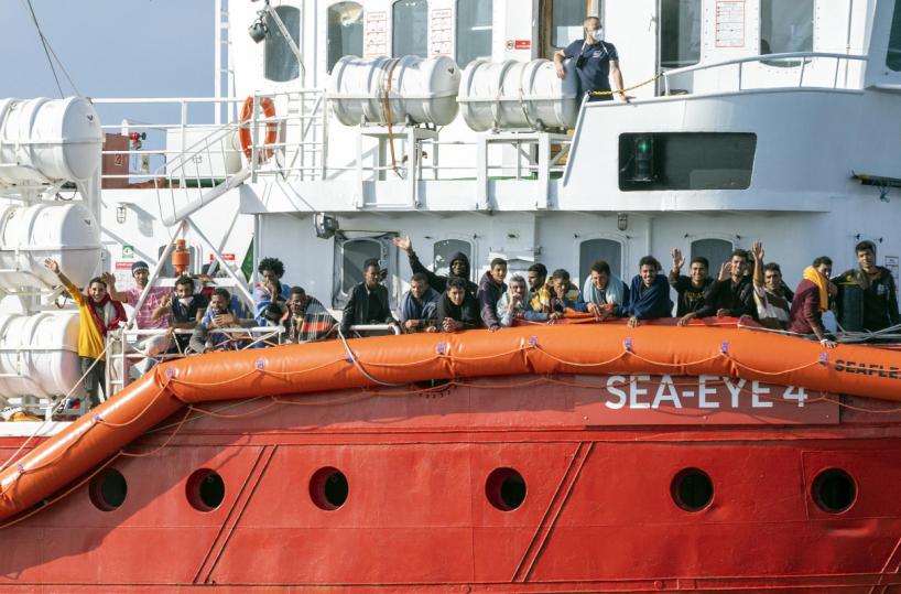 Brindisi, domani al porto la nave Sea Eye 4 con 51 migranti, 11 minori