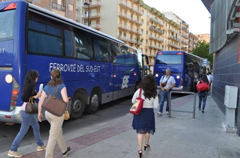 Puglia, la Regione investe 1,85 milioni per 12 nuovi autobus extraurbani