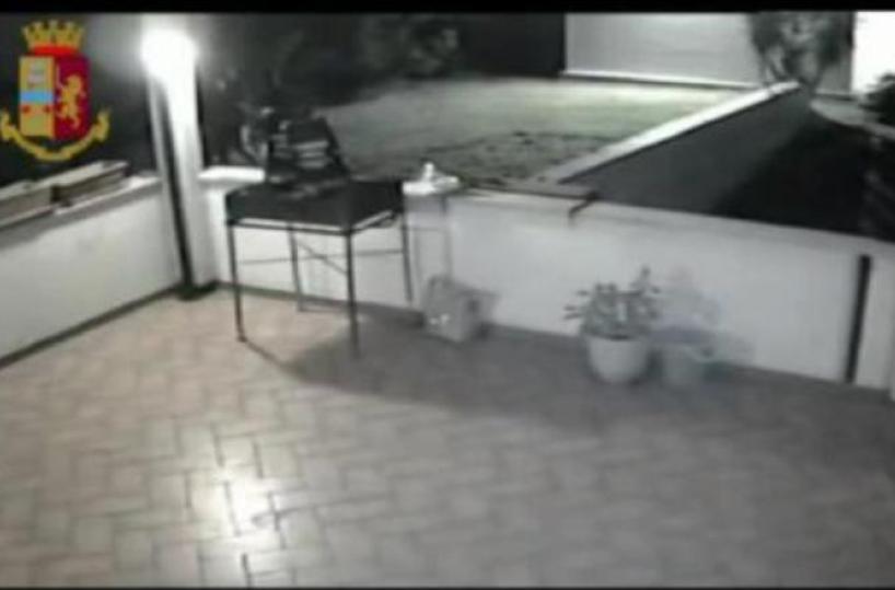 Ragazzine inglesi violentate a Marconia di Pisticci, il giudice: «Un branco aggressivo e brutale»