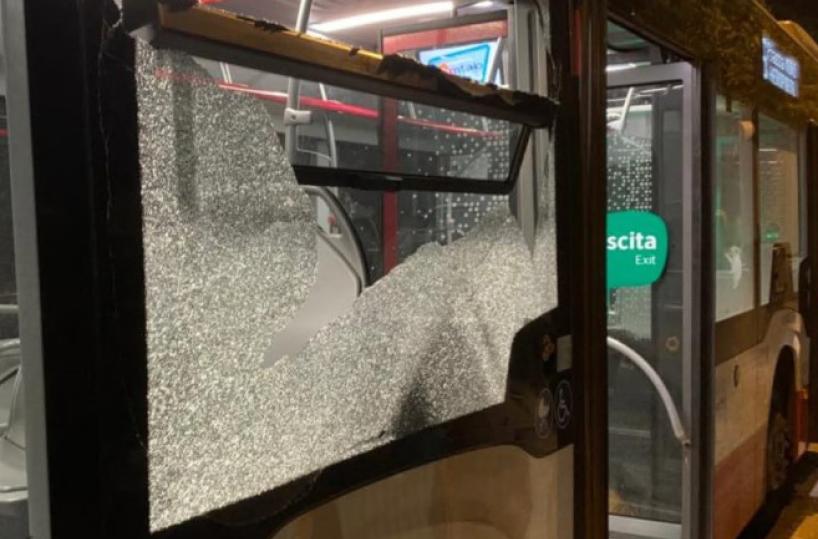  Bari, arriva la notte di Halloween: macchine della polizia scorteranno gli autobus Amtab contro i vandali