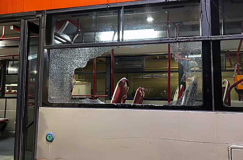 Raid di Halloween a Bari: vandalizzati due bus Amtab