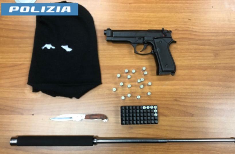 Taranto, in giro con una moto rubata: due giovani arrestati