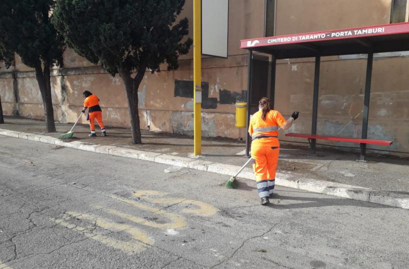 Taranto, il Comune si sostituisce all’Amiu e paga gli stipendi agli interinali