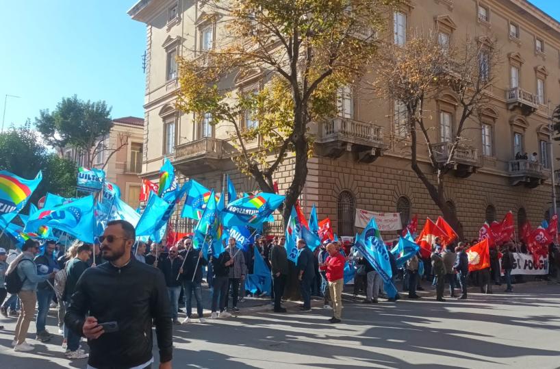 Sciopero, istruzioni per l’uso: oggi il giorno della protesta, trasporti, rifiuti e strade bloccate