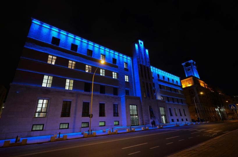 Giornata dei diritti dell'infanzia, il Palazzo della Regione a Bari si tinge d'azzurro