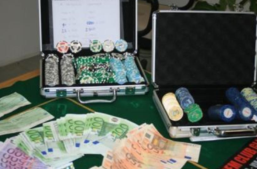 Bisca clandestina a Brindisi: nei guai organizzatore e giocatori
