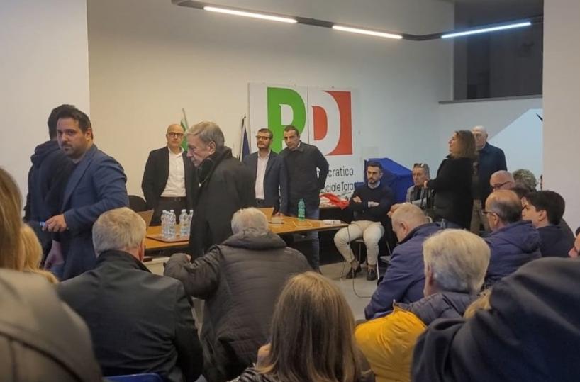 Taranto, il Pd «congela» il voto in Direzione. Viggiano verso il ritorno in giunta