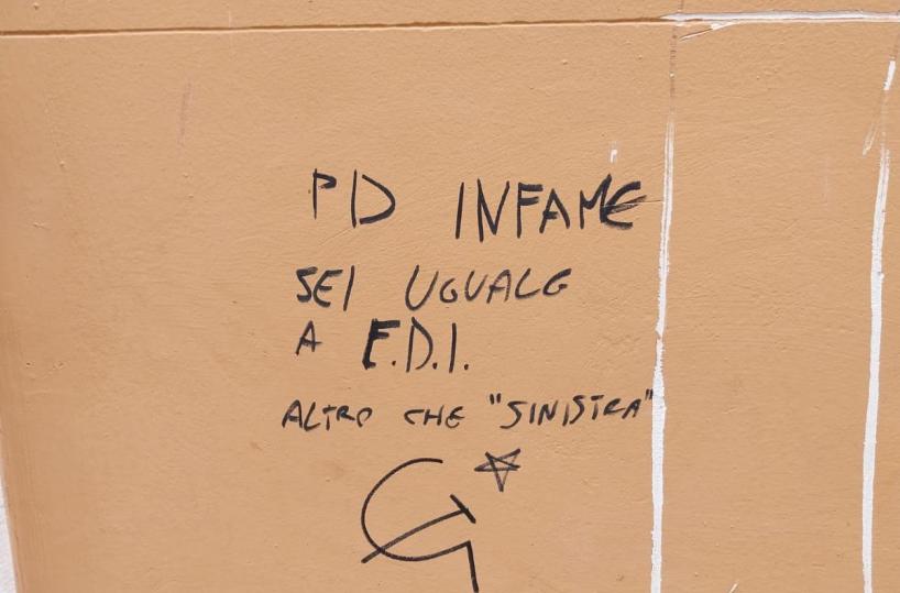 Imbrattata la sede Pd Puglia a Bari: «Atto intimidatorio»