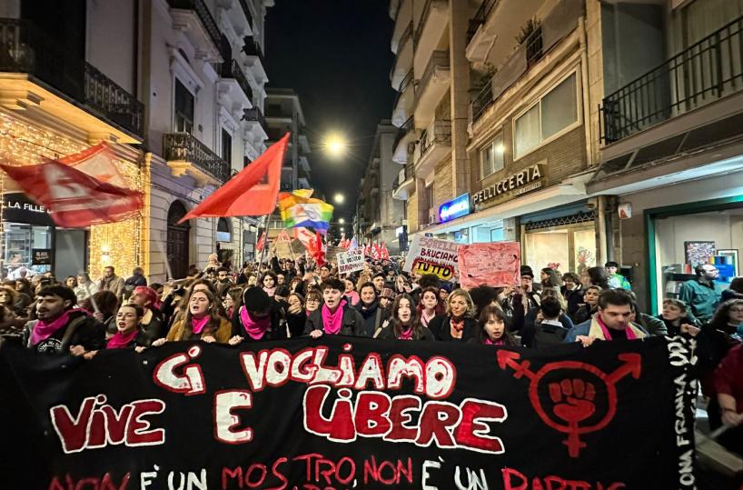 Violenza donne, a Bari un grido che è una sfida: «Basta stare in silenzio»
