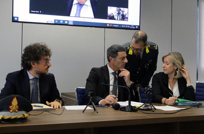 «Glieli diamo 2mila euro?», la contabilità delle mazzette dei Di Carlo dopo lo scandalo a Bari