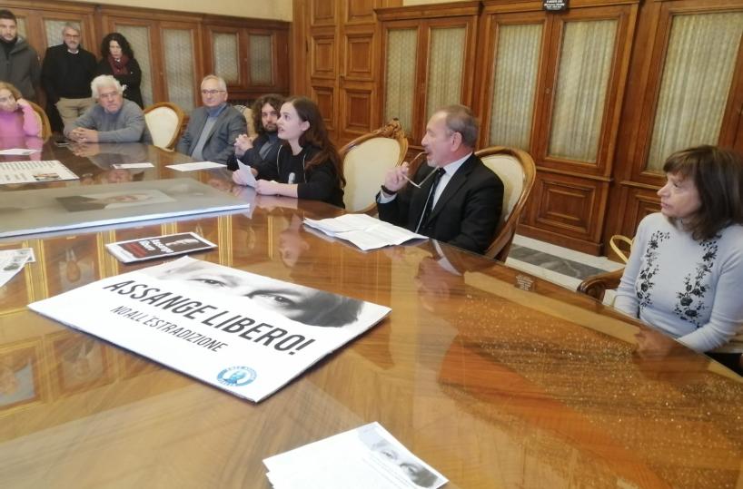 Bari, presentata mozione per chiedere cittadinanza onoraria per Julian Assange