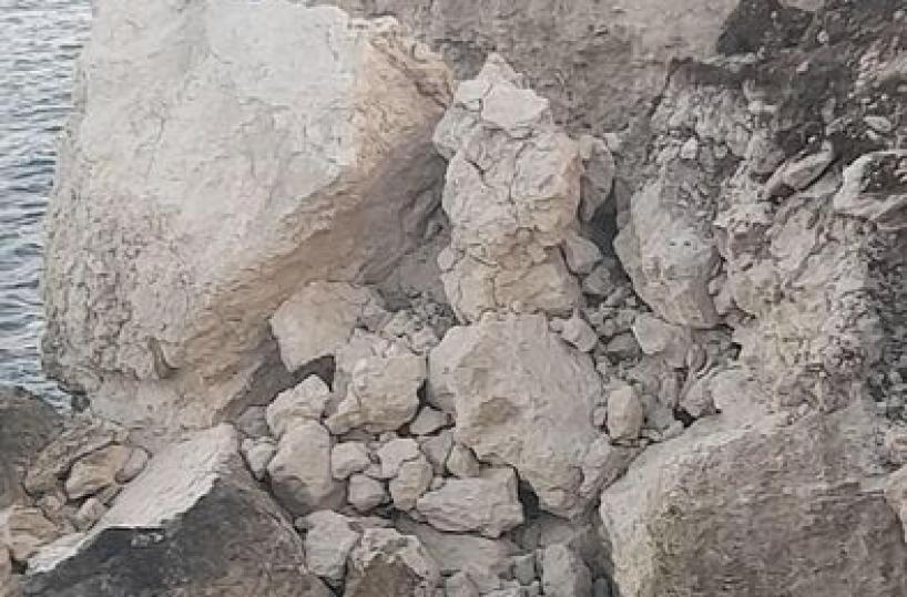 Erosione costiera, crolla in Salento l'Arco Magno di San Foca