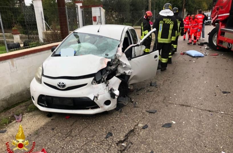 Auto contro camion nel Brindisino, ferita una donna