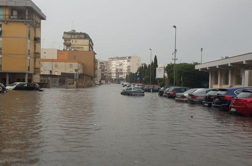 Lecce: l’auto si allaga e procura un incidente. Il Comune paga i danni