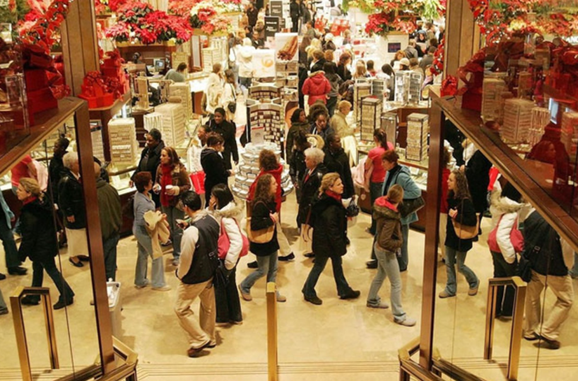 Confesercenti, si torna a fare shopping per Natale: ripresa anche in Puglia e Basilicata