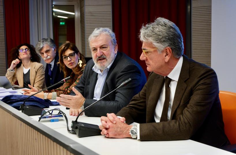 Rete oncologica pugliese, Emiliano: «Prenotazione esami più tempestive»