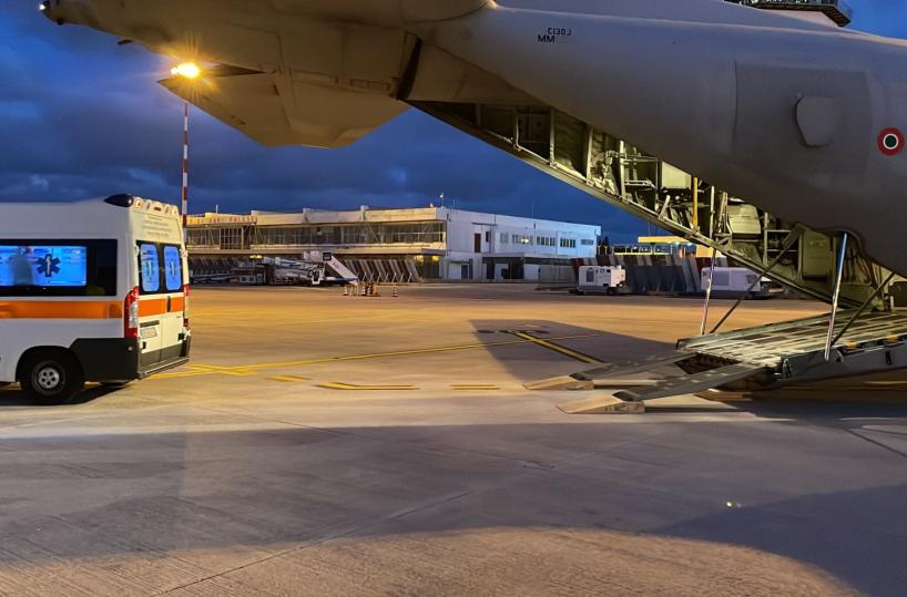Da Bari a Roma volo sanitario urgente per salvare donna incinta di 2 gemelli