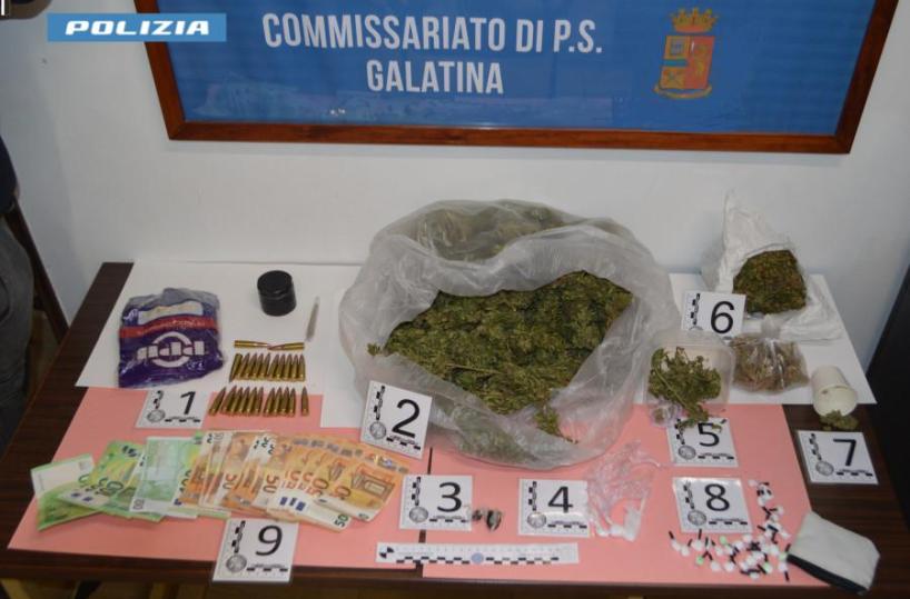 Galatina, polizia sulle tracce di un ricercato: sorpreso nel covo con droga e armi, 2 arresti