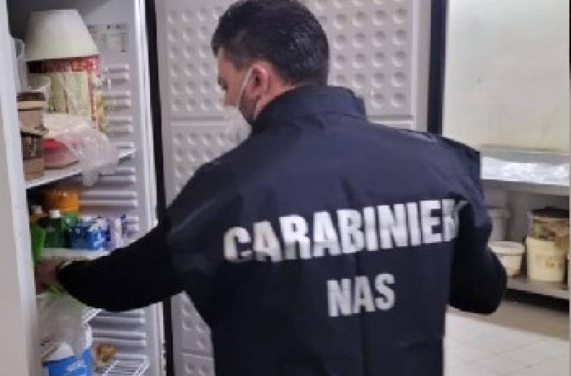 Chiusa una pasticceria nel Brindisino e sequestrati 65 chili di alimenti