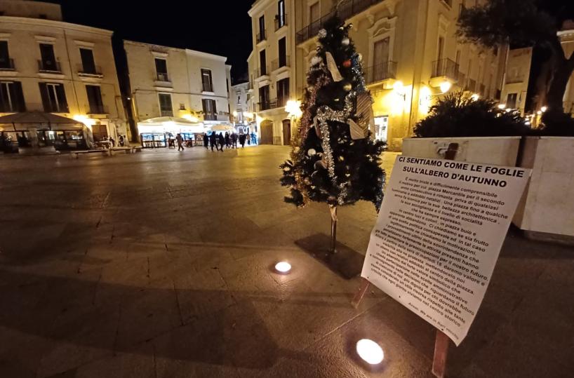 Bari, piazza Mercantile senza addobbi?  L'associazione «We are in Bari vecchia» fa da sé