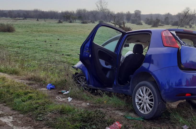 Tragedia nel basso Salento: 22enne si ribalta con l'auto mentre va al lavoro, morto sul colpo