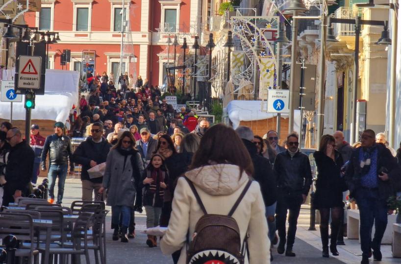 Sonnambuli e rassegnati, ai nostri giovani non resta che la fuga