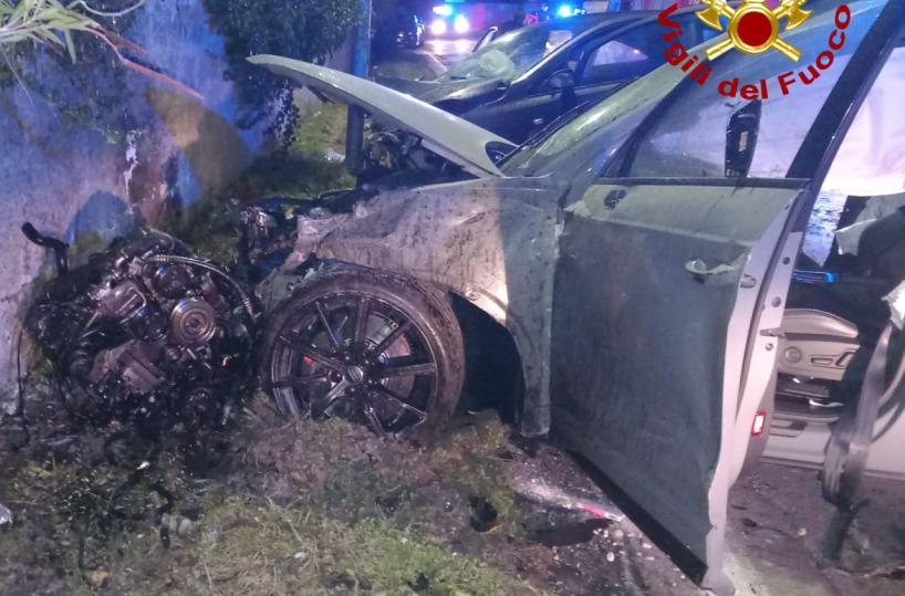 Scontro auto sulla Lecce-Arnesano, 4 feriti, uno era intrappolato in un’Audi