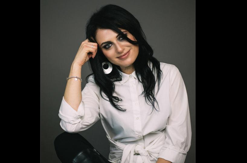 Francesca Giannone: «La mia portalettere esempio di coraggio: parla alle donne di oggi»