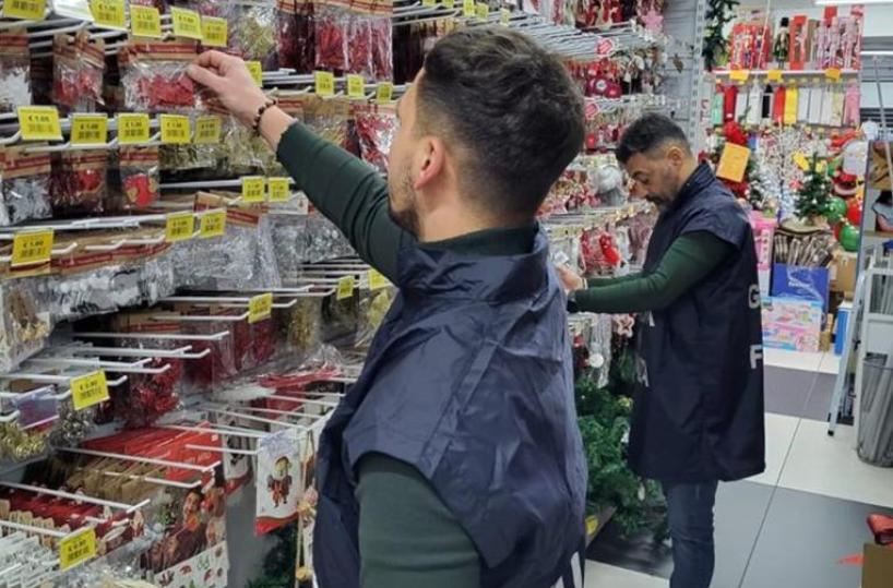 Potenza, sequestrati 500mila articoli natalizi pericolosi