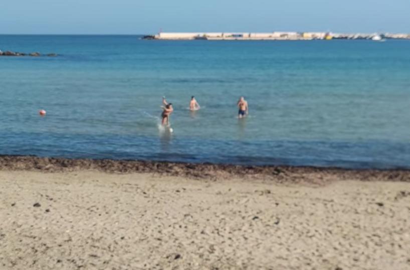 Salento, un Natale «balneare», tra tuffi e panettoni