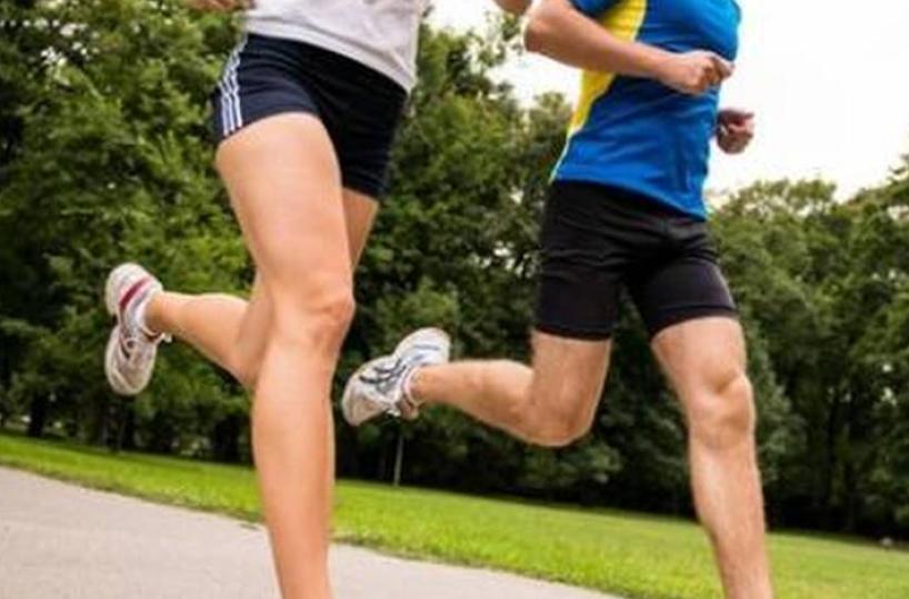 Lecce, podista multata perchè attraversa col rosso mentre fa footing: la protesta corre sui social