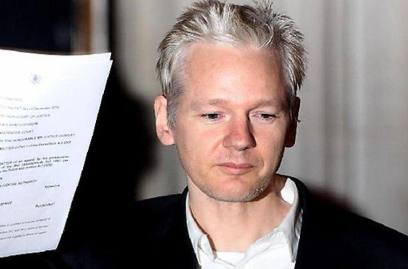 Bari, consiglio comunale approva all'unanimità mozione per cittadinanza onoraria ad Assange