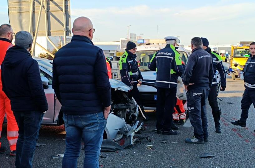 Incidente sulla SS16 a Bari tra San Paolo e Stanic: tangenziale chiusa al traffico