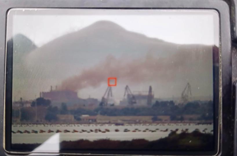 Nube rossastra dall'acciaieria 2 dell'ex Ilva, la denuncia dei sindacati