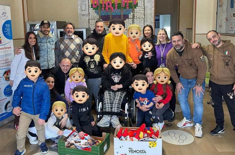Brindisi, calze ai bambini de «La nostra famiglia» e del Reparto Pediatria del Perrino