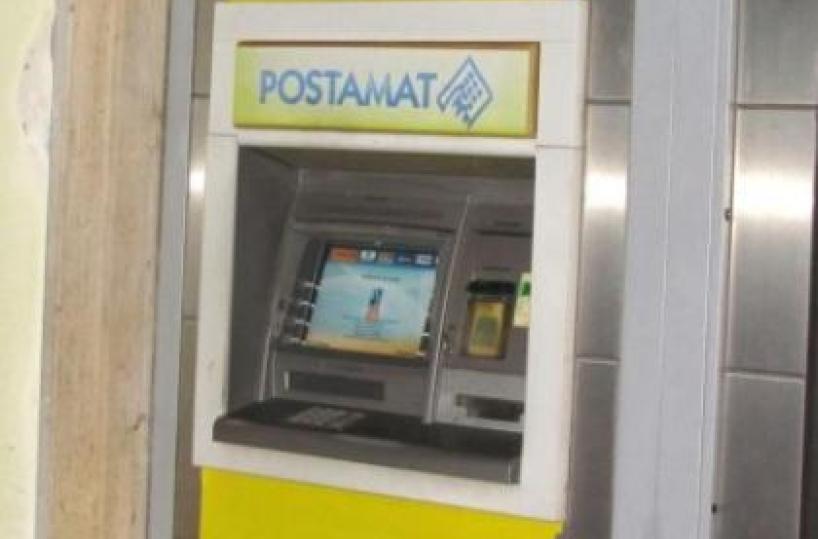 Stornara, fanno esplodere lo sportello postamat ma non riescono a rubare il denaro 