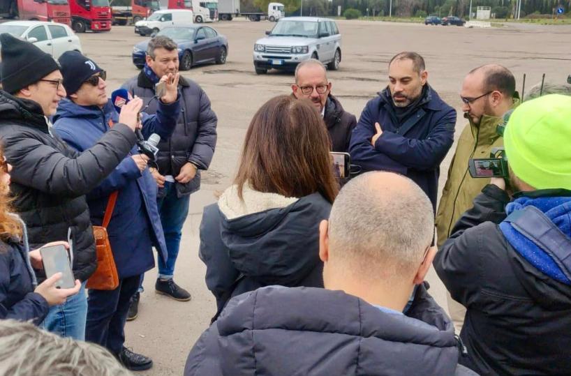 Il sindaco di Taranto partecipa al sit-in degli autotrasportatori ex Ilva