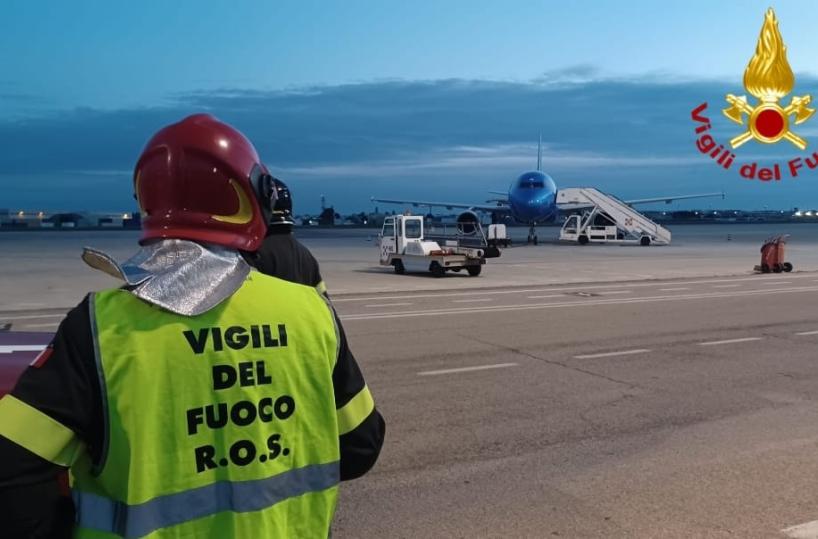 Aeroporto Brindisi, si distacca l'impianto idraulico di un aereo: emergenza rientrata 