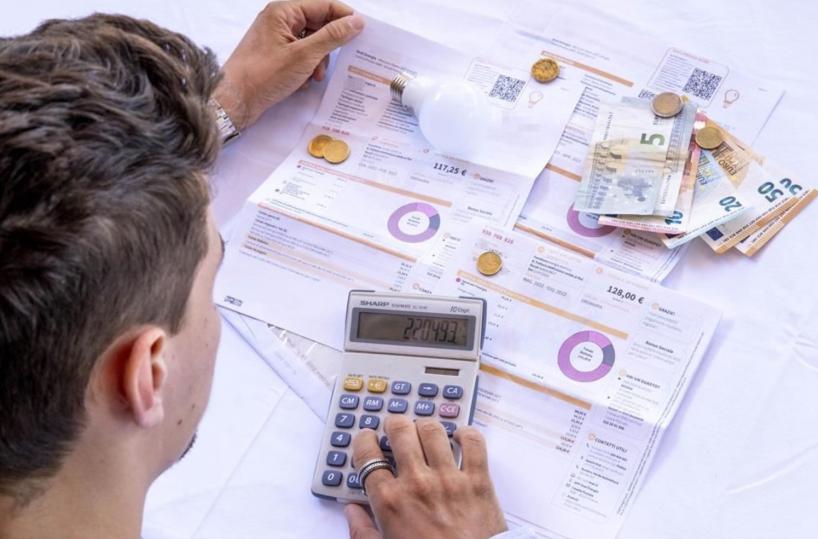 Adoc, bollette più care: anche a Bari aumenti tra il 35 e 40%