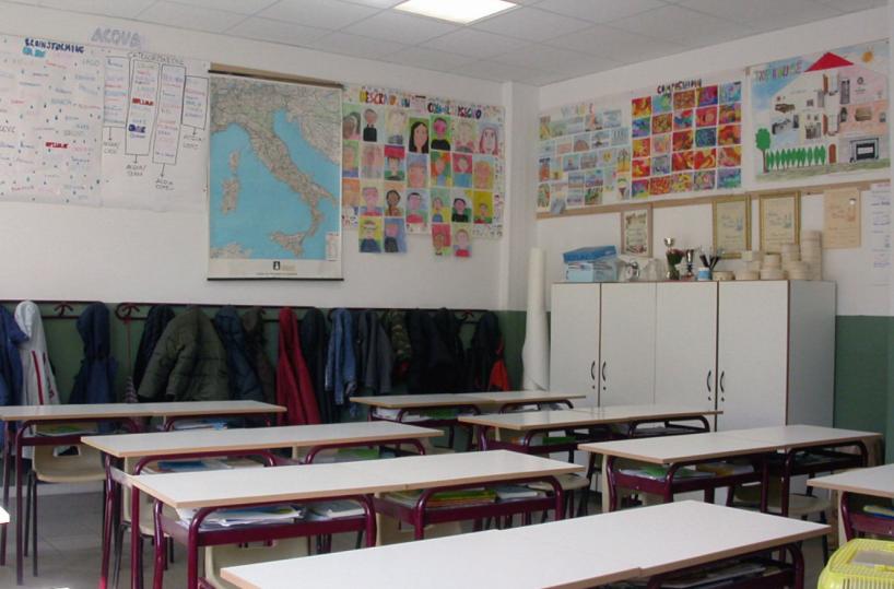 Topi negli armadietti a scuola, quaderni rosicchiati: plesso chiuso nel Salento